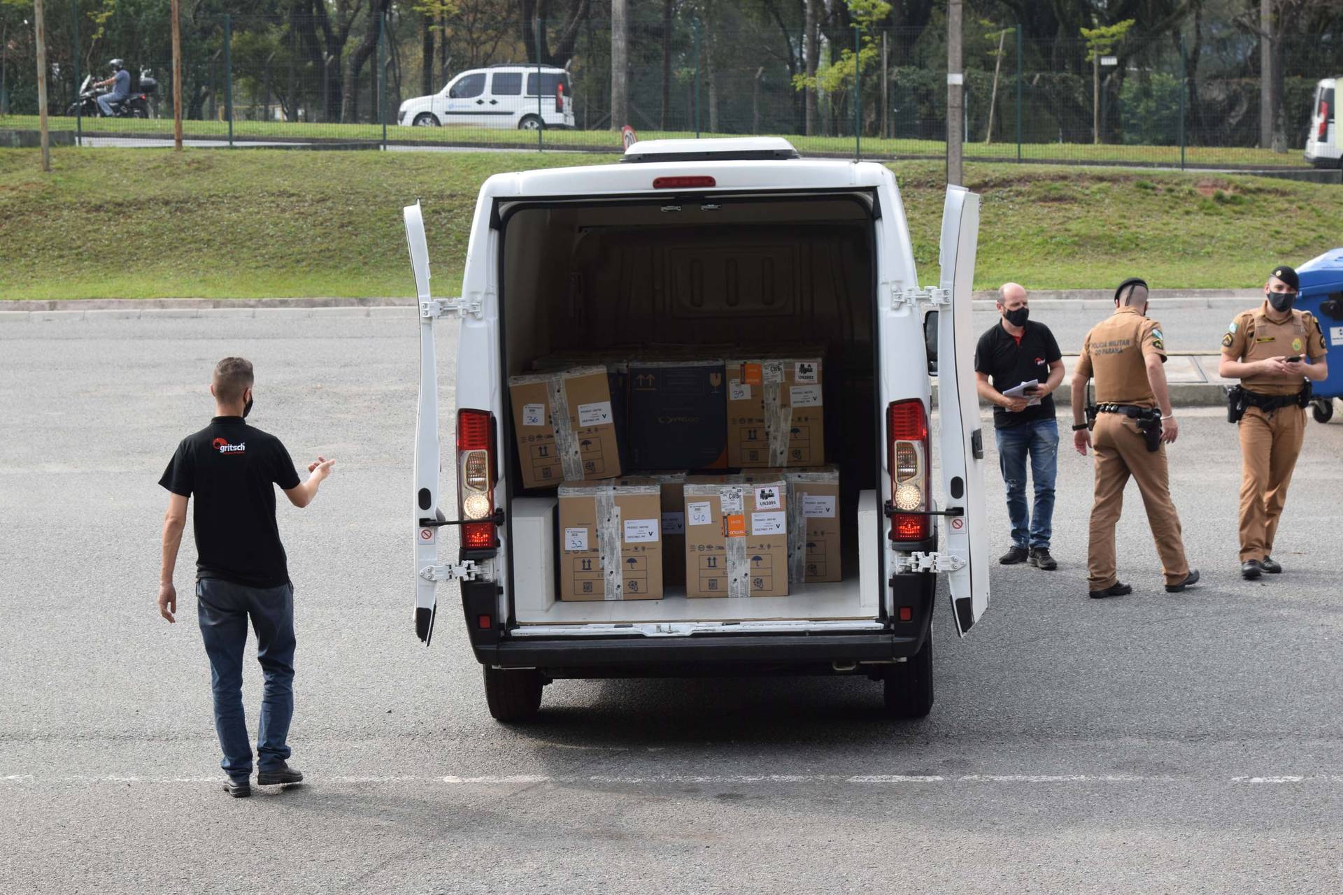 Com 303 mil novas vacinas, Estado retoma aplicação com 1ª dose; distribuição começa nesta terça